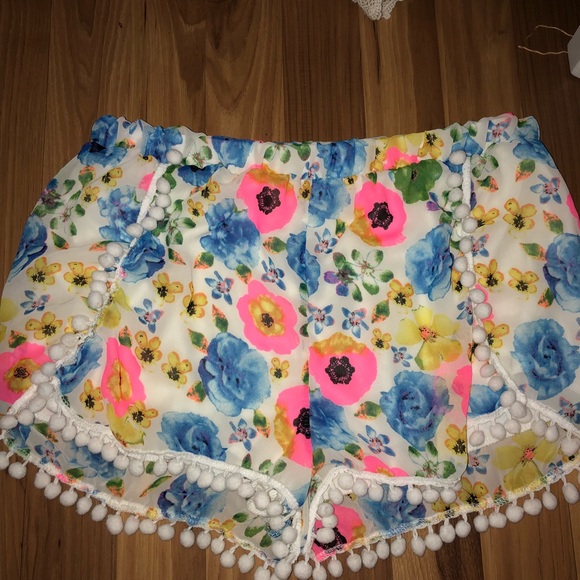 Cute flowy shorts!! Never been worn:) - Picture 1 of 1